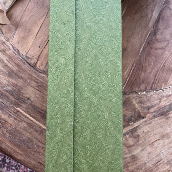 Gucci Small Green Shoe Box with dust bags, tote, tissue, ribbon and care books - Picture 5 of 8